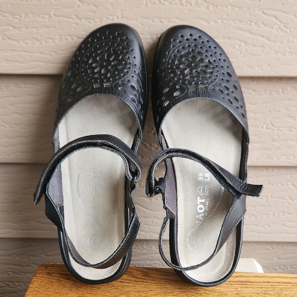 Naot Black Sandals  Wms8/Eur 39